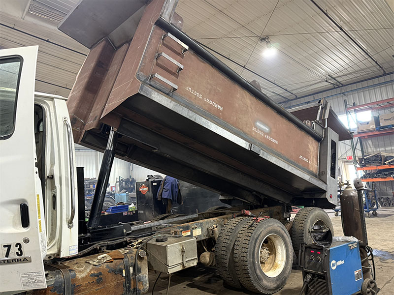 Rugged dump body